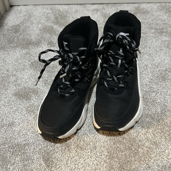 Sorel Women's Kinetic RNEGD Storm Boot. Black. Great condition. Size 7.5. - Picture 11 of 12